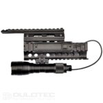 Lanterna Dulotec G20 pentru carabină, cu declanșator rapid și silențios, livrată împreună cu accesoriile de montare, bateria și încărcătorul » Lanternaputernica.RO