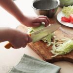 Cuțit de bucătărie Santoku Fuji Cutlery FC-682 Wisteria – Galben » Lanternaputernica.RO