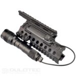 Lanterna Dulotec G20 pentru carabină, cu declanșator rapid și silențios, livrată împreună cu accesoriile de montare, bateria și încărcătorul » Lanternaputernica.RO