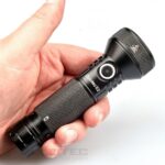 Lanternă compactă Dulotec E2 cu rază lungă de acțiune, cu baterie inclusă » Lanternaputernica.RO