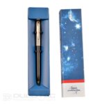 Pix Fisher Space Pen Cap-O-Matic cu capac din alamă și corp negru, modelul 775G-B, într-o cutie cadou » Lanternaputernica.RO