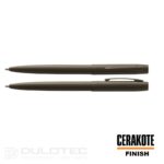 Fisher Space Pen Cap-O-Matic Ceracote Flat Dark Earth M4H265 într-o cutie cadou » Lanternaputernica.RO