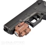 Lanternă pentru pistol Dulotec G3 maro – montată sub țeavă, cu indicator laser verde » Lanternaputernica.RO