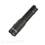 Lanternă puternică cu rază lungă de acțiune Dulotec Tracker 1300 – Până la 6.500 de lumeni, până la 1.300 de metri » Lanternaputernica.RO