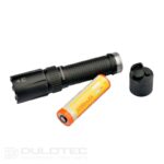 Lanternă tactică Dulotec Defender – 2.300 de lumeni, rază de acțiune de până la 530 de metri » Lanternaputernica.RO