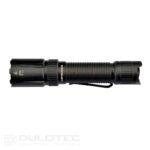 Lanternă tactică Dulotec Defender – 2.300 de lumeni, rază de acțiune de până la 530 de metri » Lanternaputernica.RO